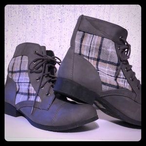 SODA light grey Lace up boots